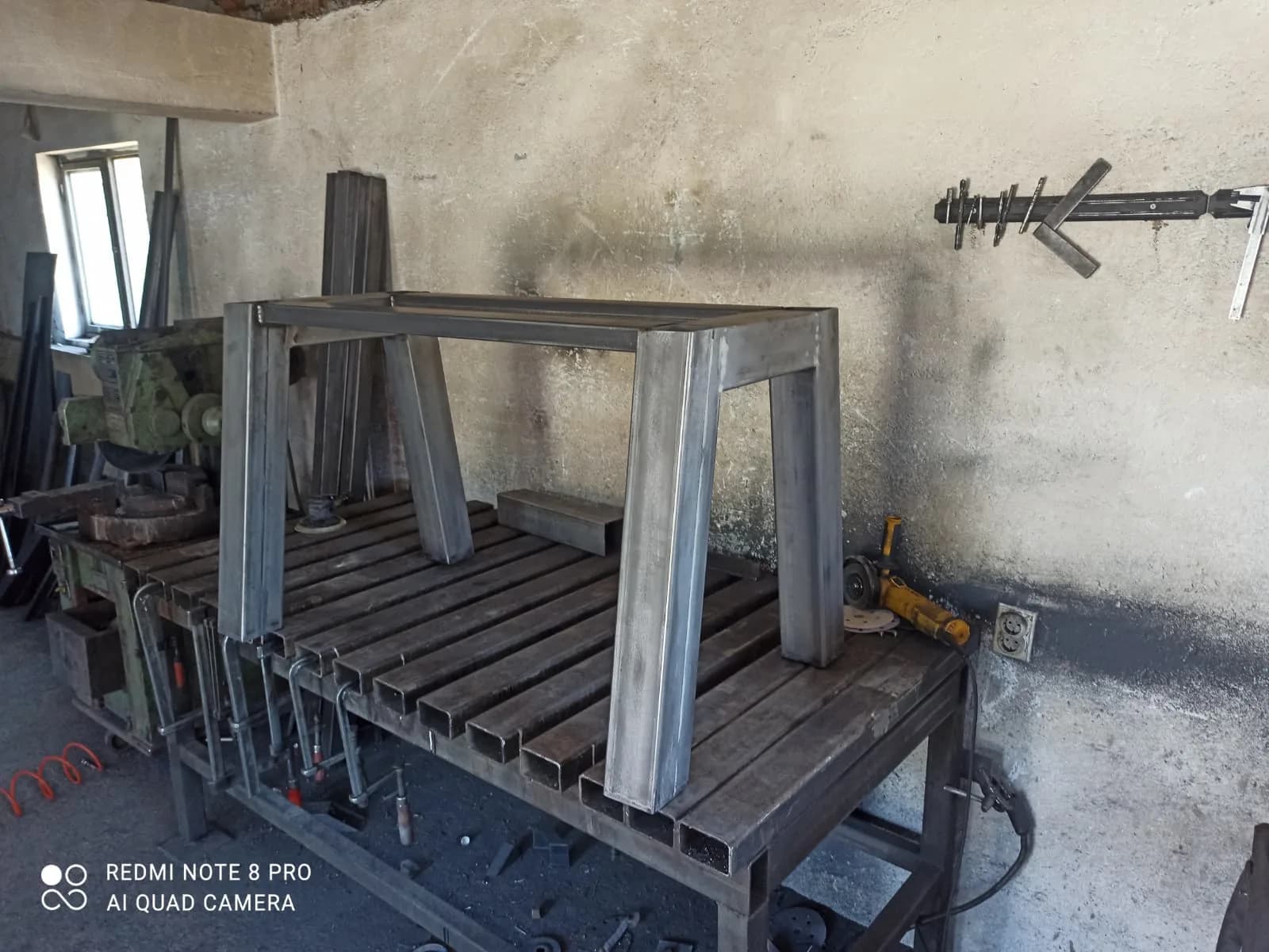 Metalne nogare za sto 162 — MilimetarLINE, Niš