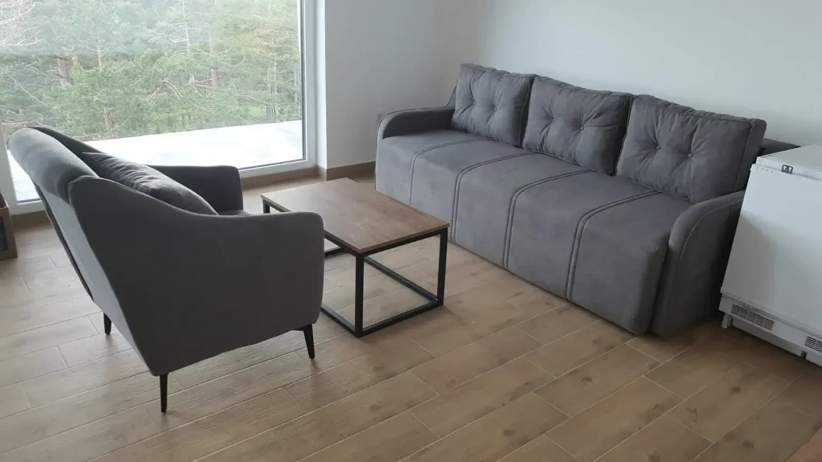Sto Srna — stolovi i stolice, MilimetarLINE, Niš