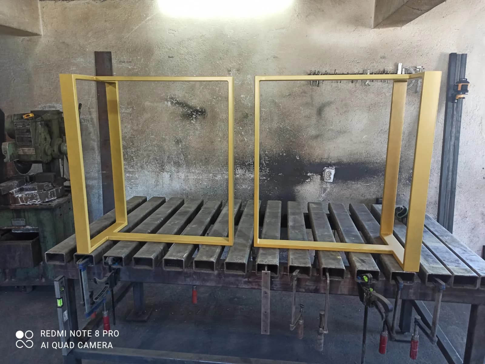 Metalne nogare za sto 14 — MilimetarLINE, Niš
