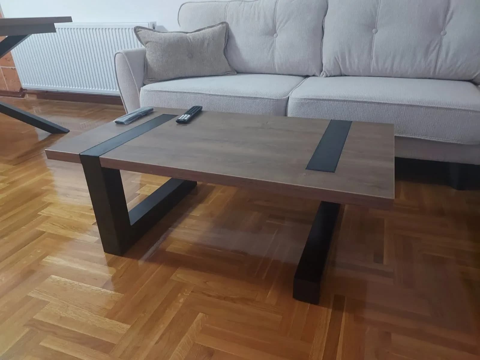Sto Wervin — stolovi i stolice, MilimetarLINE, Niš