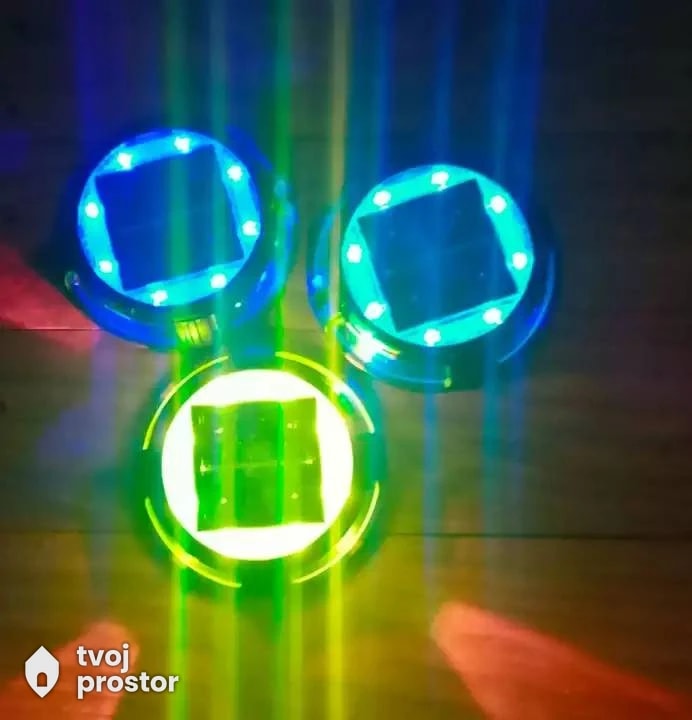Solarna bastenska lampa — fotografija 4 od 5